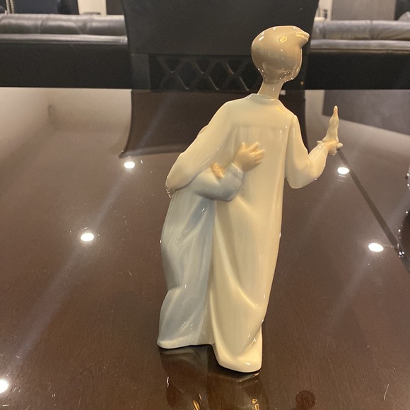 HOST PICK ! ⭐️LLADRO Daisa figurine. - Picture 3 of 8